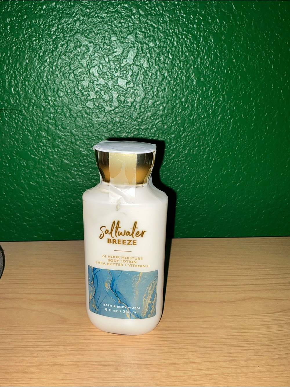 Bath & Body Works Saltwater Breeze Lotion - White & Gold